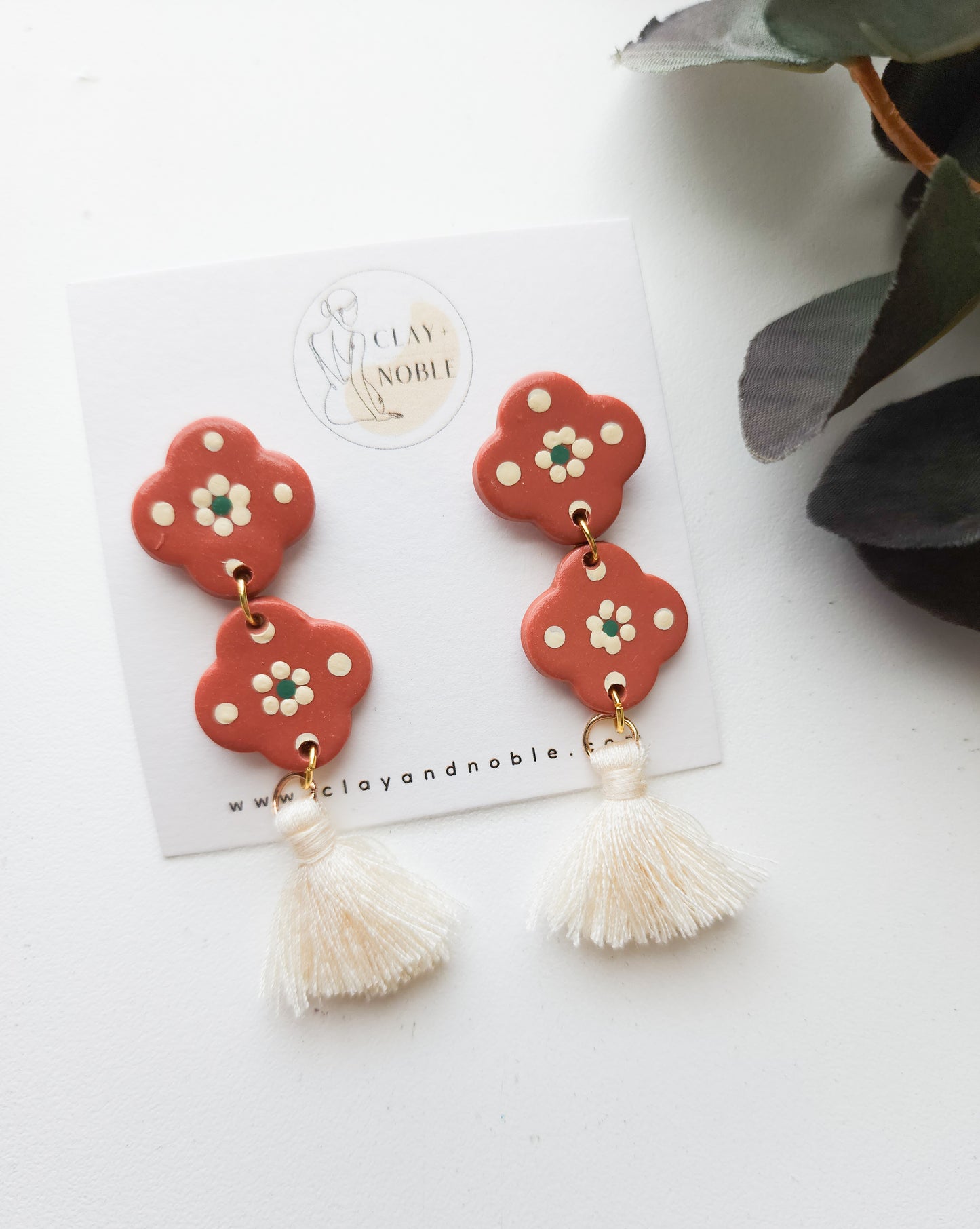 Olla de barro tassel dangles