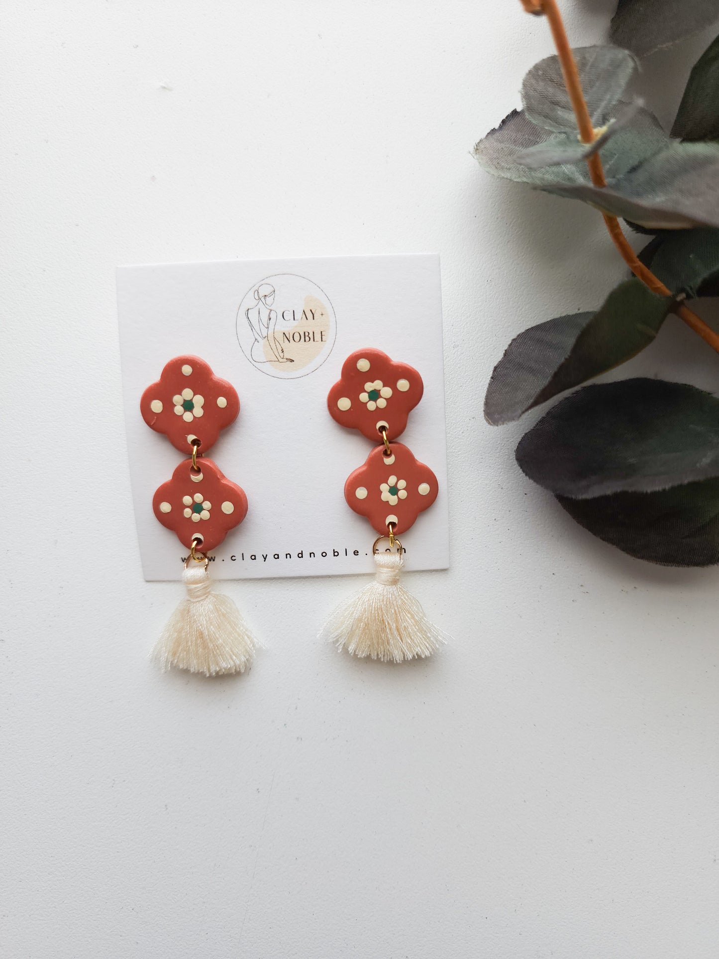 Olla de barro tassel dangles