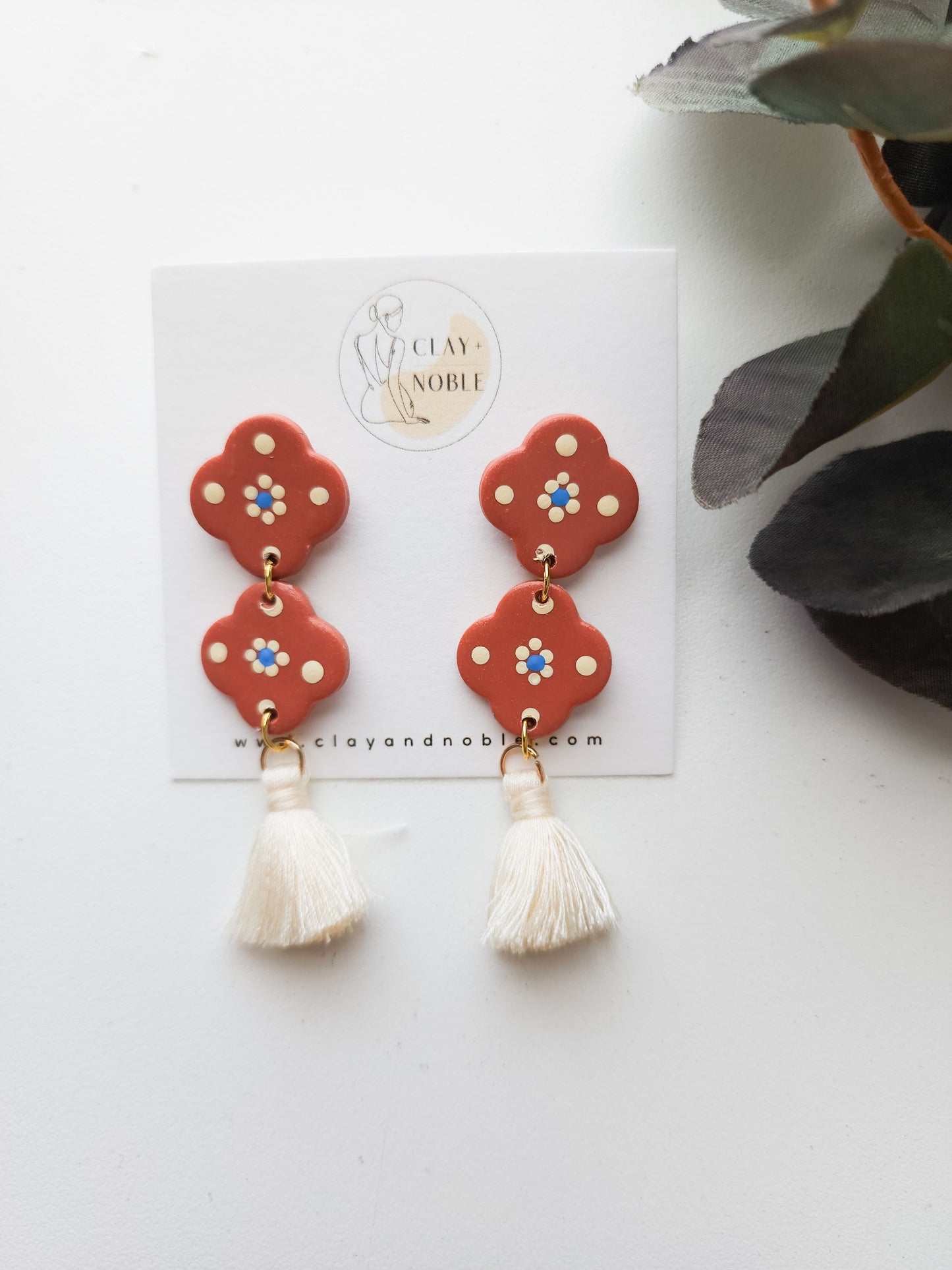 Olla de barro tassel dangles