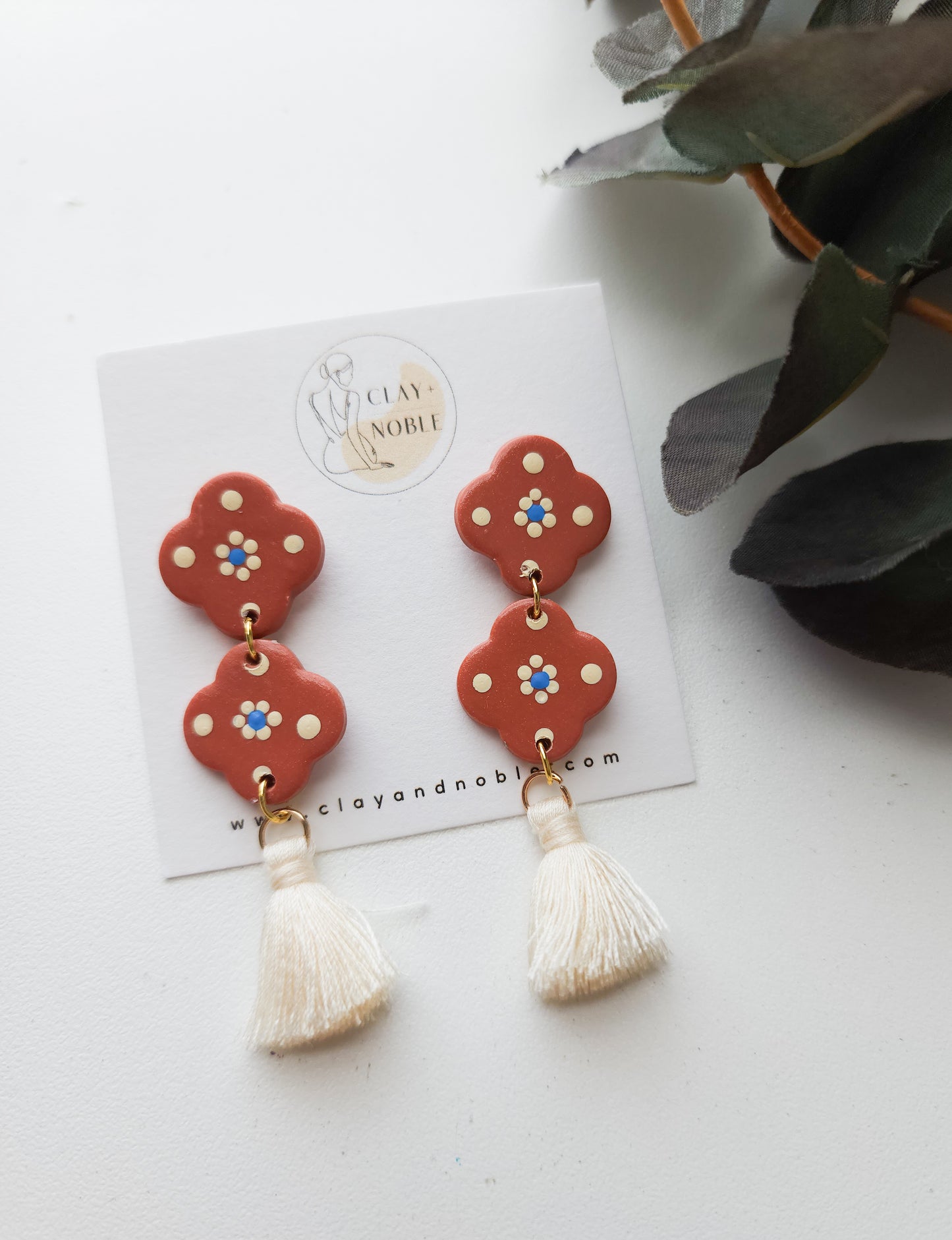 Olla de barro tassel dangles