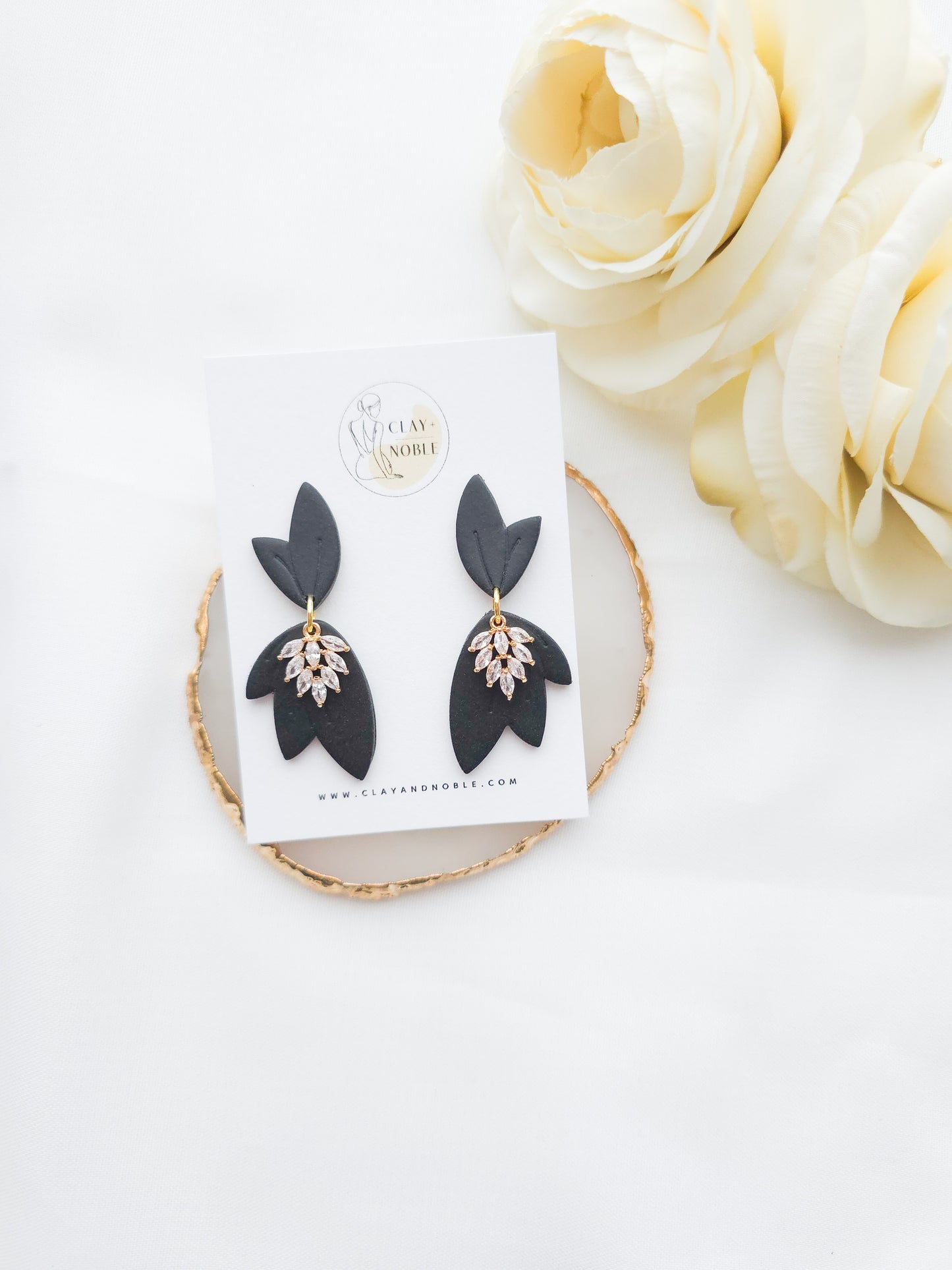 She is Virtuous (black)