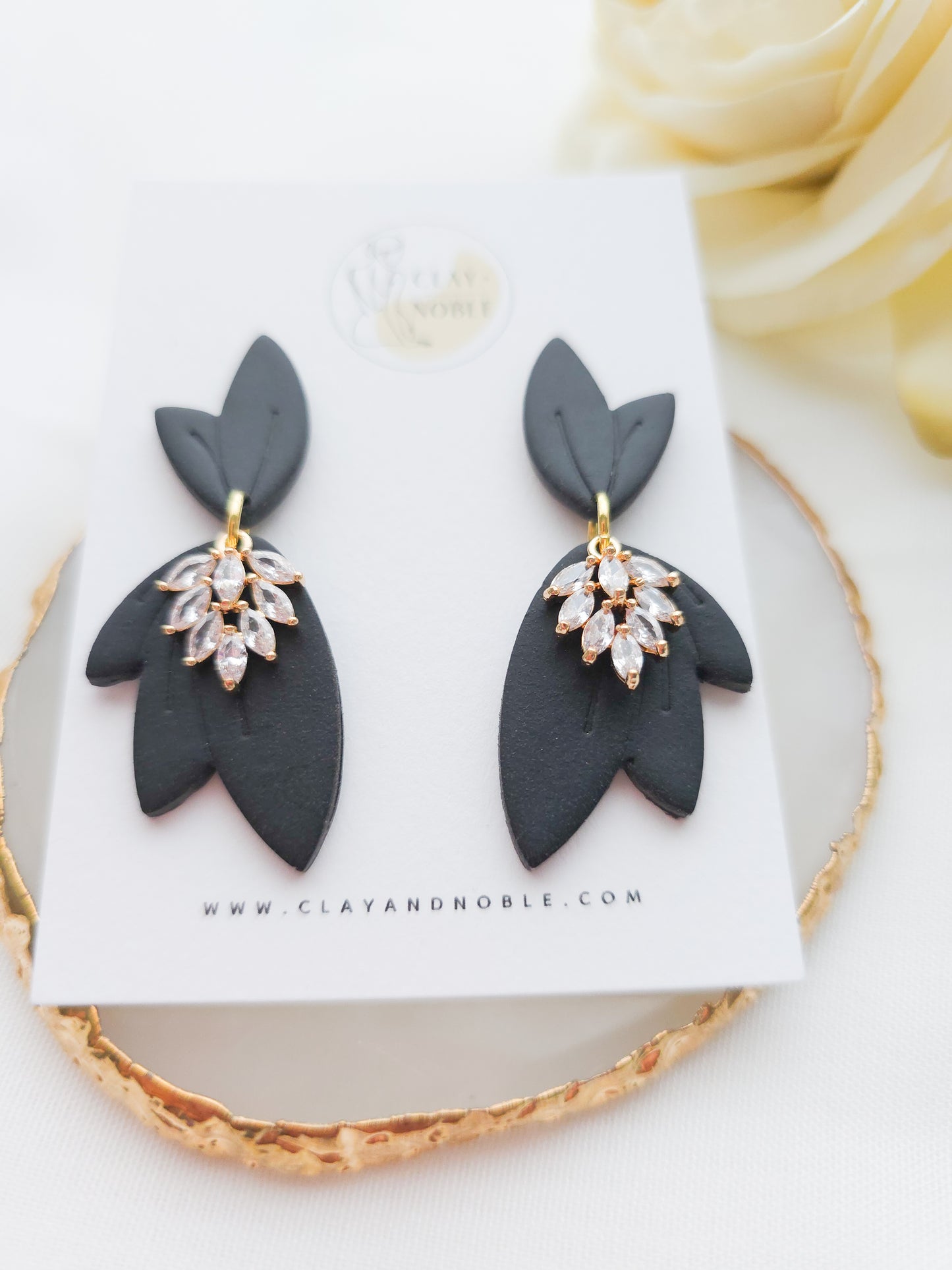 She is Virtuous (black)