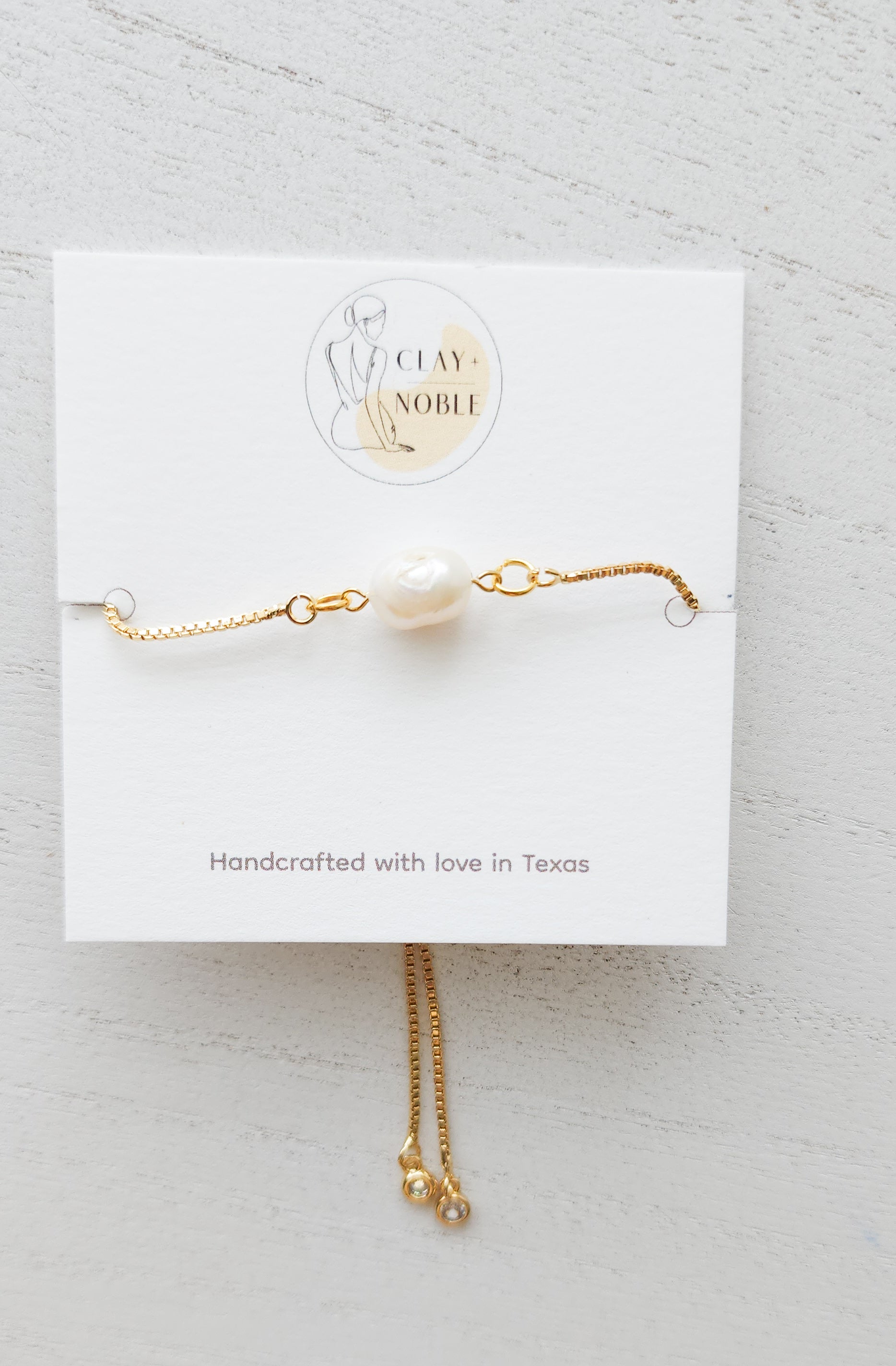 Dainty pearl bracelet