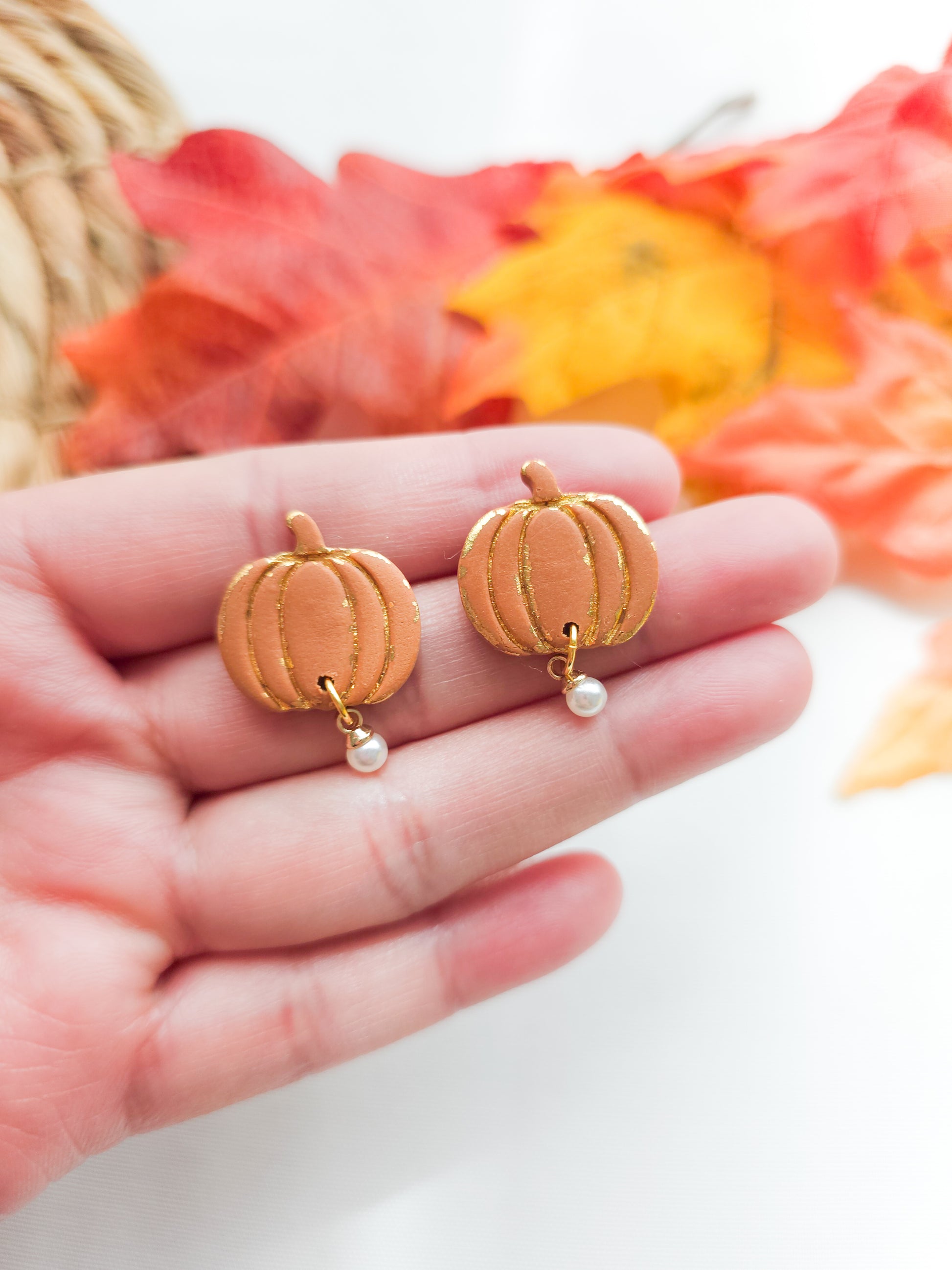Pumpkin & Pearl studs 🦪