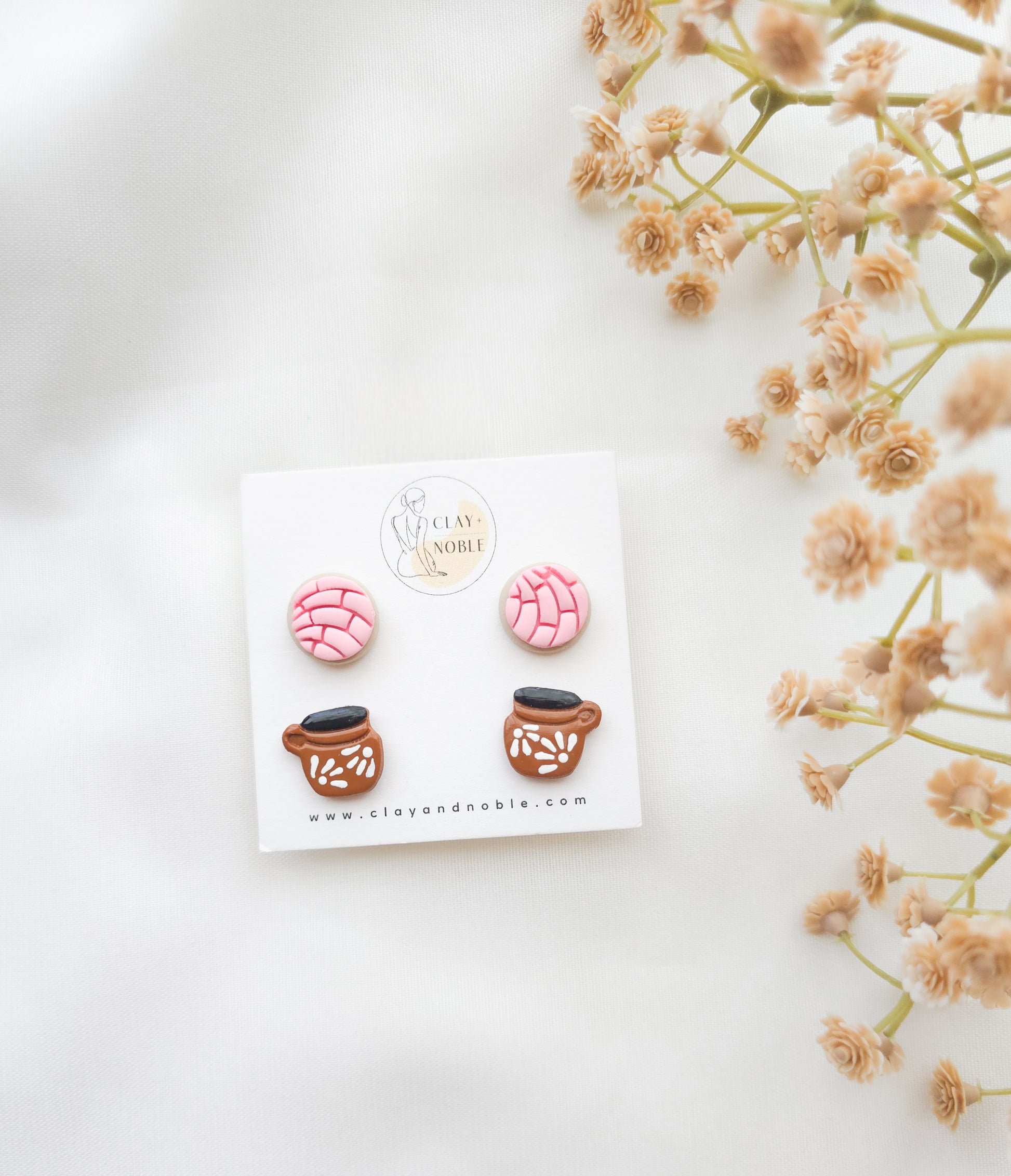Conchitas y Cafécito stud set