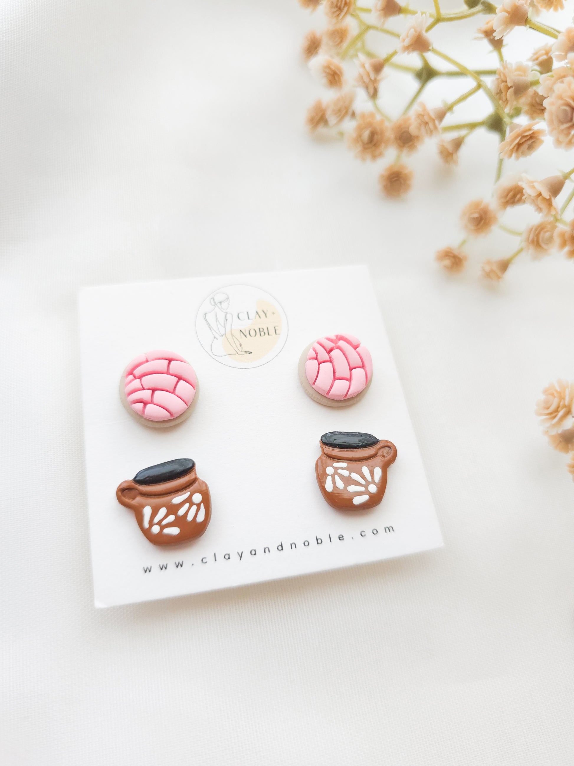Conchitas y Cafécito stud set