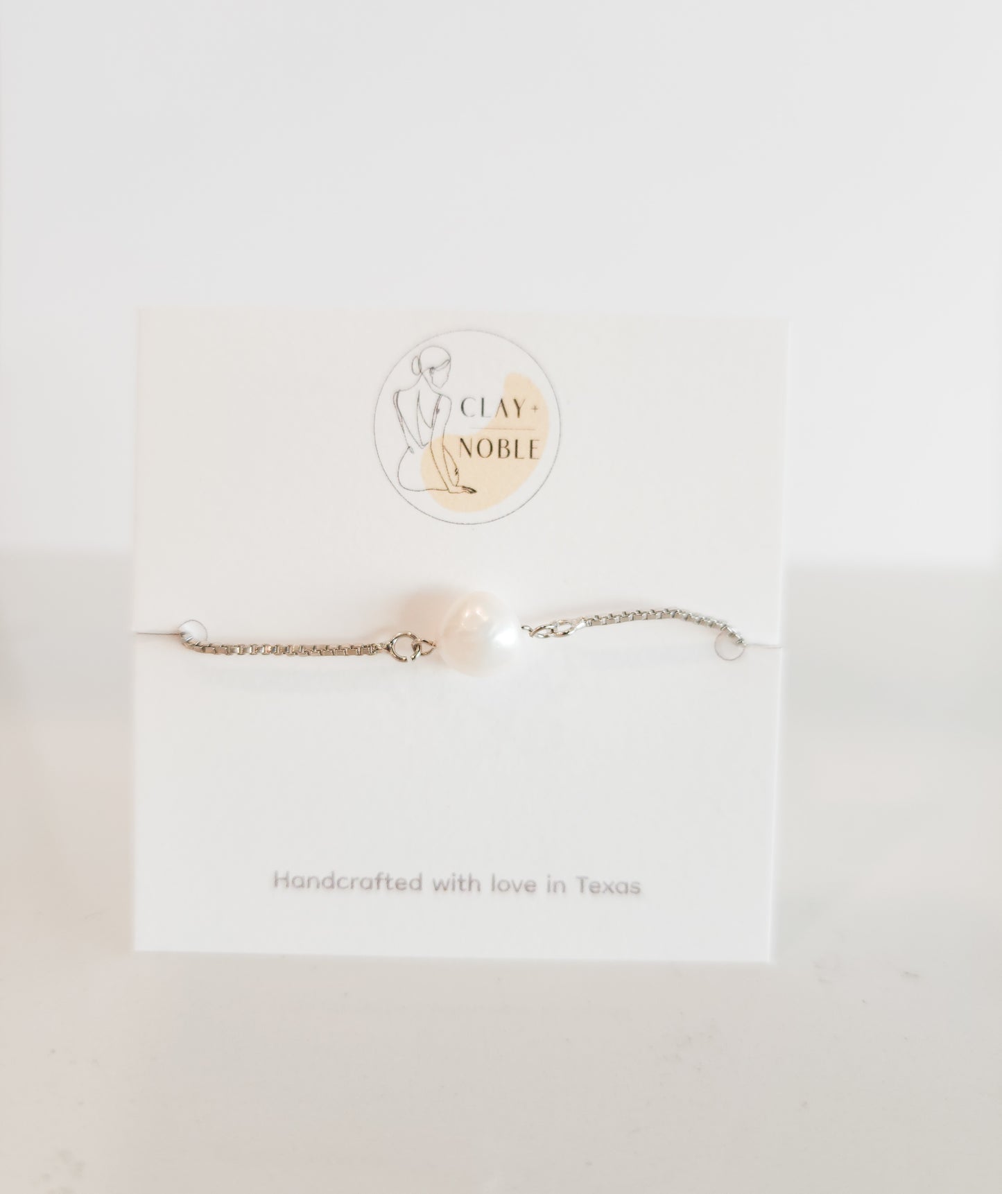 Dainty pearl bracelet