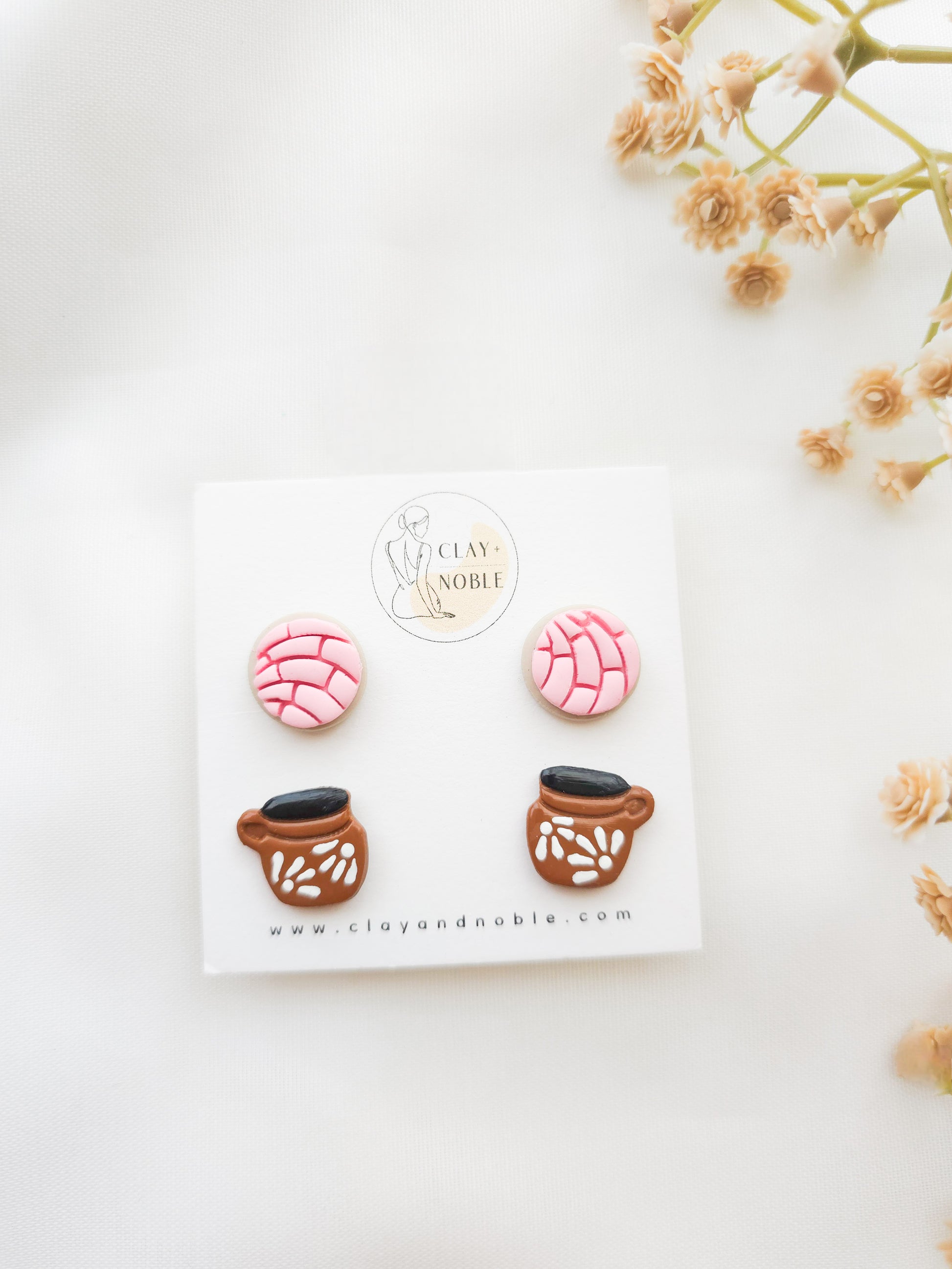 Conchitas y Cafécito stud set