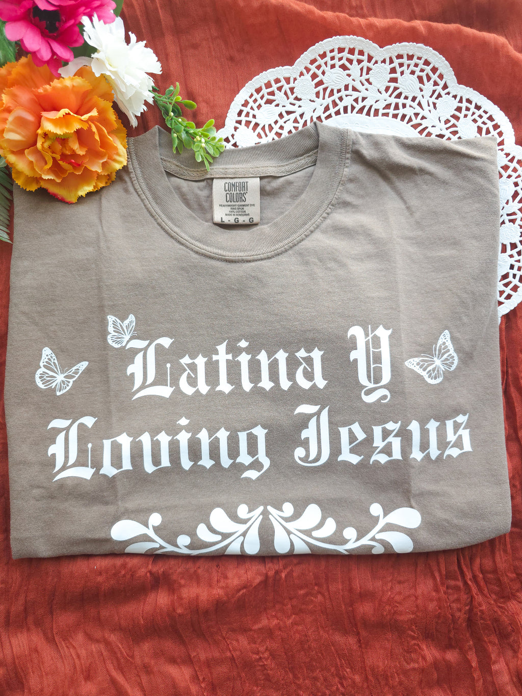 Latina Y Loving Jesus tee