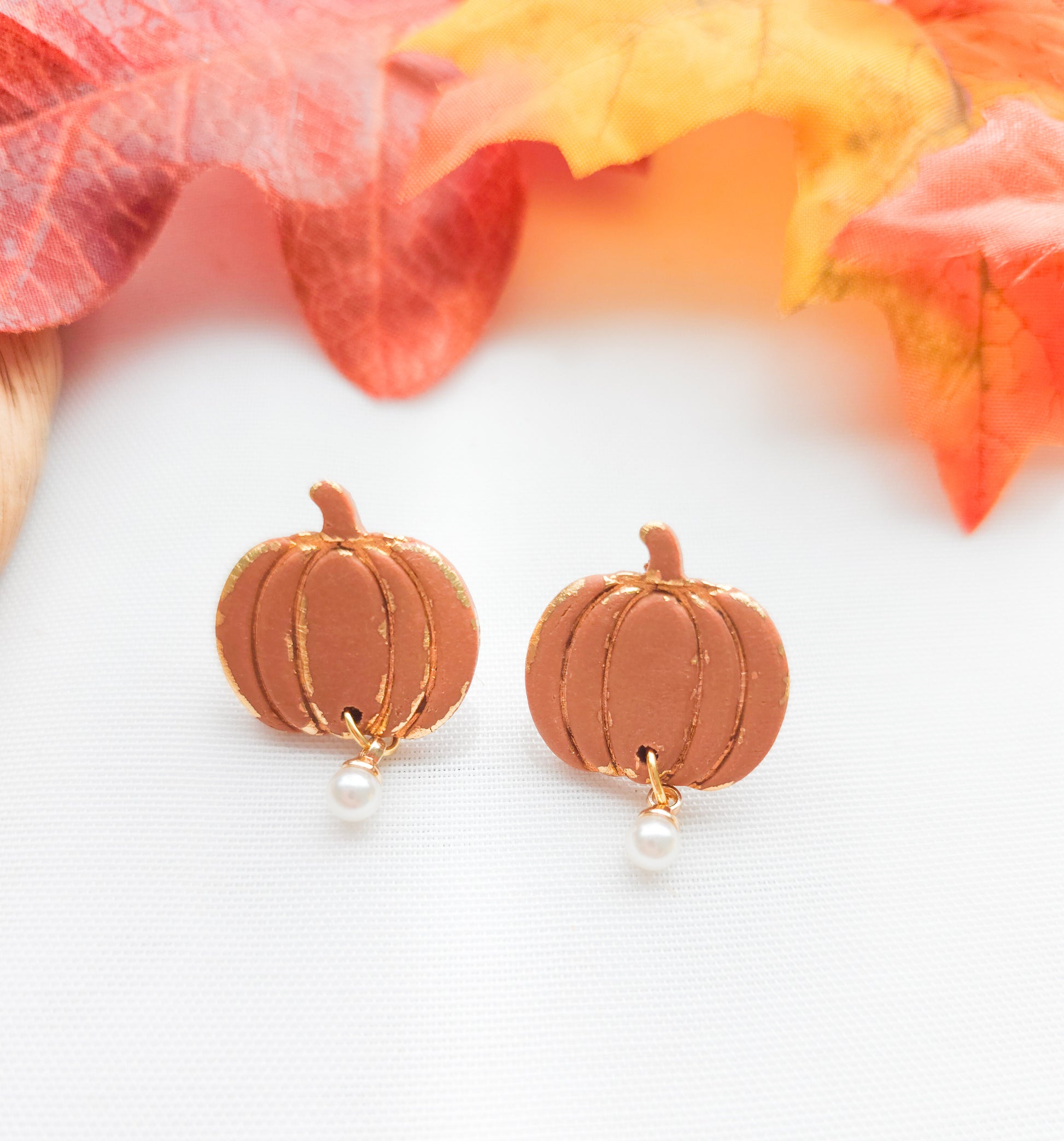 Pumpkin & Pearl studs 🦪