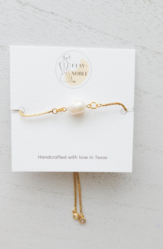 Dainty pearl bracelet
